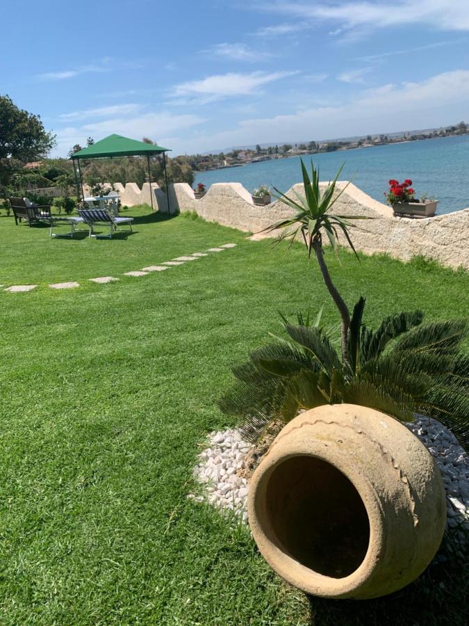 Casa Vacanze con discesa personale al mare e piscina Fanusa Esterno foto